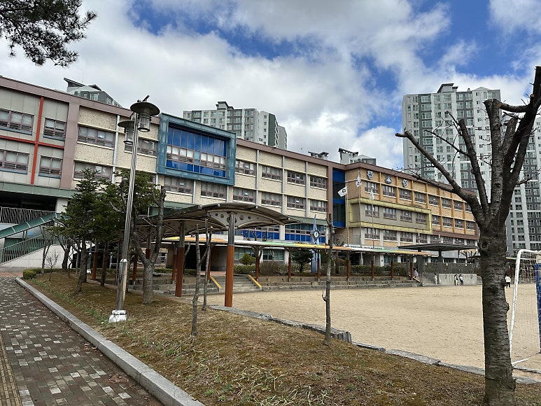 학교 비산방지 안전필름 아이들의 안전을 지켜 주세요.