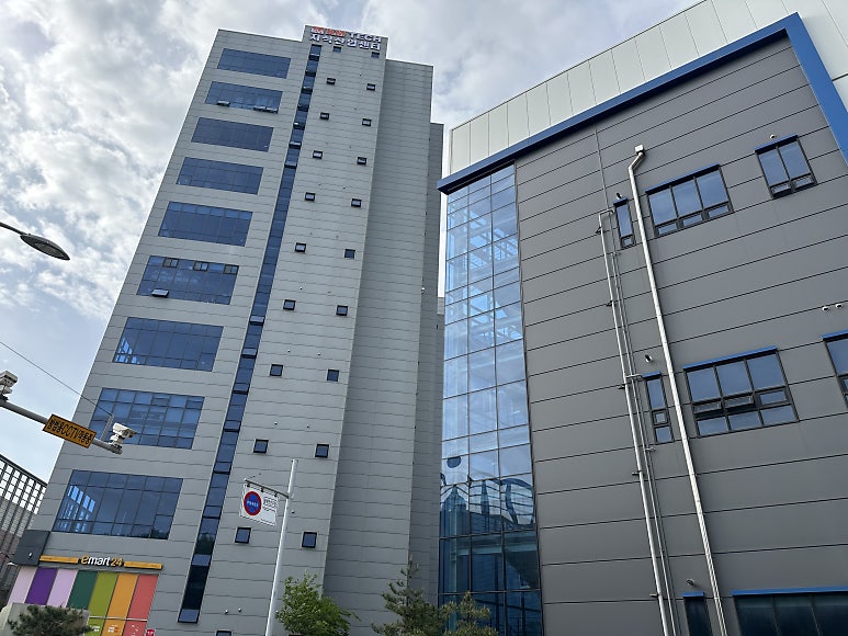 시흥 지식산업센터 큰 창으로 들어오는 햇빛차단 단열필름 시공하기