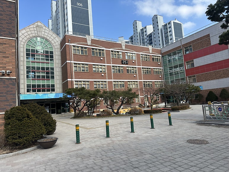 용인 안전필름 초등학교 비산 방지 필름으로 안전한 학교생활을 할 수 있도록 도와주세요.